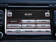 Volkswagen Passat 2.0TDi ČR VÝHŘEV PDC - 34