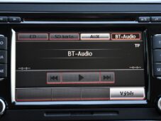 Volkswagen Passat 2.0TDi ČR VÝHŘEV PDC - 35