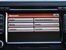 Volkswagen Passat 2.0TDi ČR VÝHŘEV PDC - 38