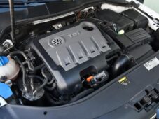 Volkswagen Passat 2.0TDi ČR VÝHŘEV PDC - 45