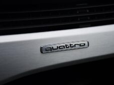 Audi A4 2.0TDi Q SLINE VIRTUAL ČR - 37