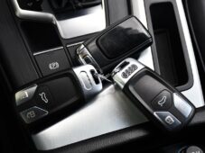Audi A4 2.0TDi Q SLINE VIRTUAL ČR - 38