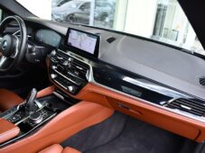 BMW Řada 5 530e XD IP INDIVIDUAL H/K ČR - 18