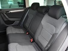 Volkswagen Passat 1.4TSi NAVI VÝHŘEV PDC - 19