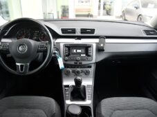 Volkswagen Passat 1.4TSi NAVI VÝHŘEV PDC - 4