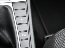 Volkswagen Passat 1.4TSi NAVI VÝHŘEV PDC - 26