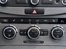 Volkswagen Passat 1.4TSi NAVI VÝHŘEV PDC - 27