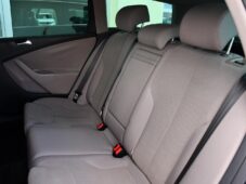 Volkswagen Passat 2.0TDi DSG - 18