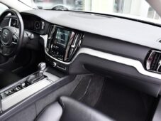 Volvo S60 T4 INSCRIPTION VIRTUAL 1M ČR - 17