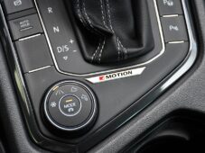 Volkswagen Tiguan 2.0Bi-TDi R-LINE 4M DSG HUD ČR - 25