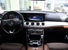 Mercedes-Benz Třídy E 220d 4MATIC K360 VIRTUAL ČR - 4