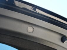 Tesla Model Y LONG RANGE DUAL MOTOR - 38
