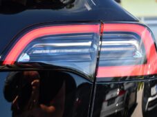 Tesla Model Y LONG RANGE DUAL MOTOR - 45