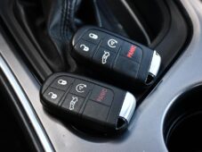 Dodge Challenger 5.7 V8 HEMI - 25