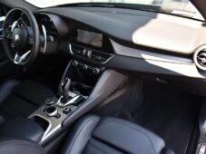 Alfa Romeo Giulia 2,0 VELOCE 16V 206kW AT8-Q4 - 11