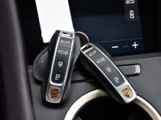 Porsche Taycan PERFORMANCE PLUS - 37