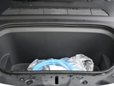 Tesla Model Y LONG RANGE DUAL MOTOR AWD - 37