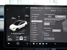 Tesla Model Y LONG RANGE DUAL MOTOR AWD - 26