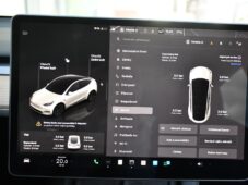 Tesla Model Y LONG RANGE DUAL MOTOR AWD - 29