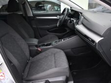 Volkswagen Golf 1.5eTSi DSG LIFE ČR 1.MAJ - 17