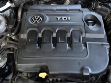 Volkswagen Golf 1.6TDi AUT. AC P.SENZORY TAŽNÉ - 33