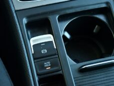 Volkswagen Golf 1.6TDi AUT. AC P.SENZORY TAŽNÉ - 24