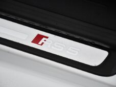 Audi RS 5 4.2 V8 B&O PO VELKÉM SERVISE - 33