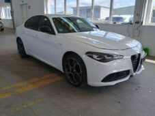 Alfa Romeo Giulia 2,0T 16V 206kW AT8-Q4 VELOCE - 0