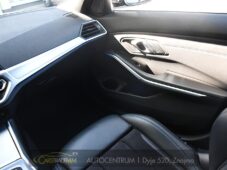 BMW Řada 3 320d xDrive M-SPORT - 24