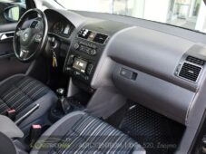 Volkswagen Touran 2.0TDi CROSS NAVI VÝHŘEV - 15