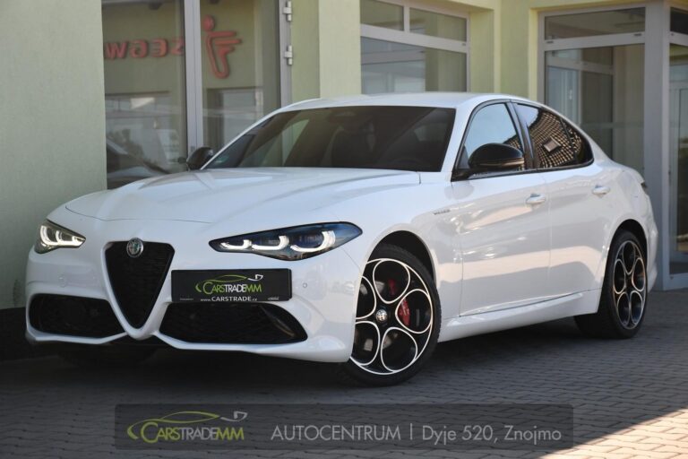 Alfa Romeo Giulia 2.0 TURBO 16V 206kW Q4 VELOCE - 1