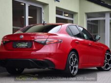 Alfa Romeo Giulia 2,2D AT8-Q4 VELOCE - 4