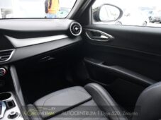 Alfa Romeo Giulia 2,2D AT8-Q4 VELOCE - 22