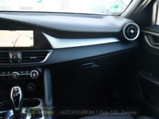 Alfa Romeo Giulia 2.0 TURBO 16V 206kW Q4 VELOCE - 18