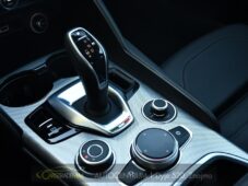Alfa Romeo Giulia 2.0 TURBO 16V 206kW Q4 VELOCE - 23
