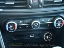Alfa Romeo Giulia 2.0 TURBO 16V 206kW Q4 VELOCE - 24