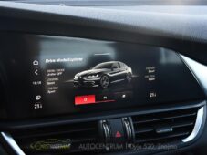 Alfa Romeo Giulia 2.0 TURBO 16V 206kW Q4 VELOCE - 32
