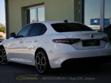 Alfa Romeo Giulia 2.0 TURBO 16V 206kW Q4 VELOCE - 2