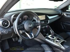 Alfa Romeo Giulia 2.0 TURBO 16V 206kW Q4 VELOCE - 8