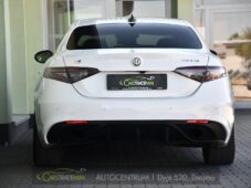 Alfa Romeo Giulia 2.0 TURBO 16V 206kW Q4 VELOCE - 3