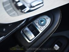 Mercedes-Benz Třídy C C63 AMG - 19