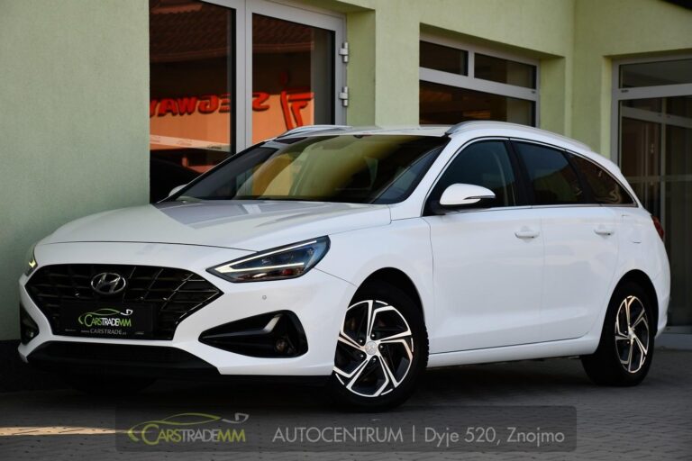Hyundai i30 1.6CRDi NAVI KAMERA CARPLAY - 1