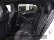 Mercedes-Benz GLA - 12