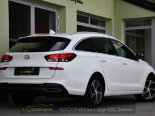 Hyundai i30 1,6CRDi STYLE AUTOMAT - 4